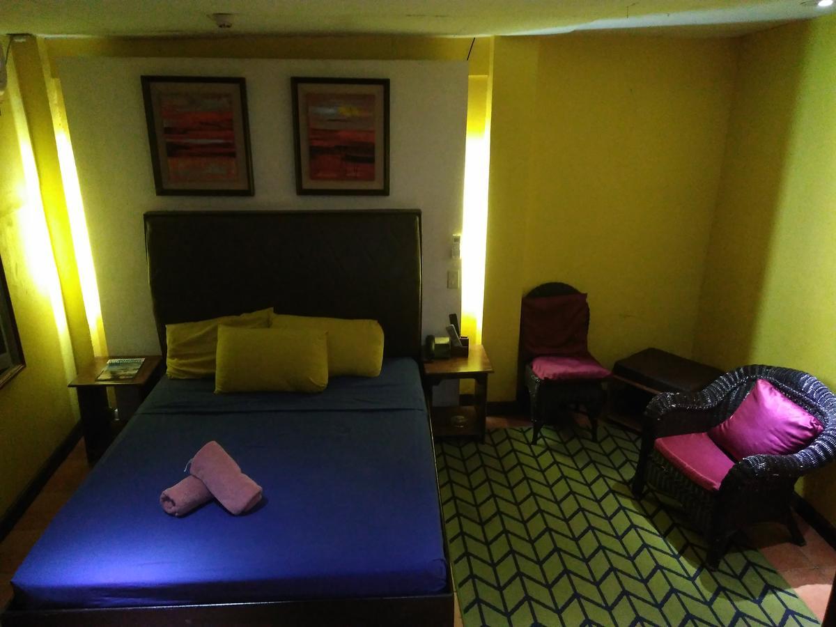 Mango'S Beachfront Resort Olongapo Bilik gambar